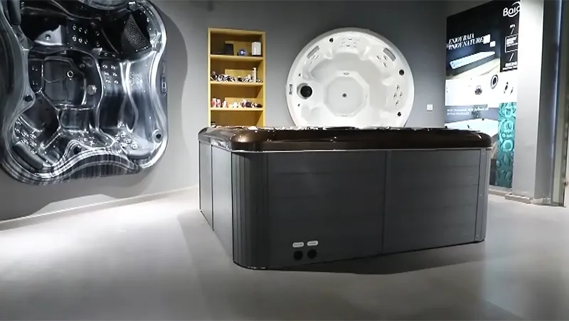 5 Person Hot Tub, 826 Series